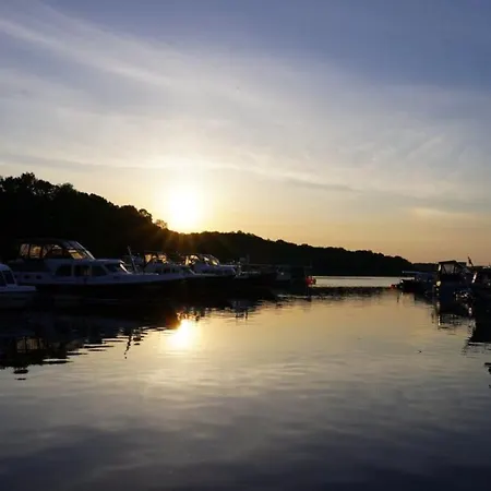 Hausboot-urlaub24 De - Muritz, Festliegend Mit Sauna - Beiboot Buchbar 船上ホテル *