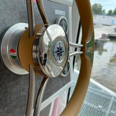 Hausboot-urlaub24 De - Muritz, Festliegend Mit Sauna - Beiboot Buchbar