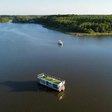 船上ホテル Hausboot-urlaub24 De - Muritz, Festliegend Mit Sauna - Beiboot Buchbar