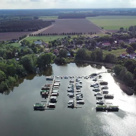 Hausboot-urlaub24 De - Muritz, Festliegend Mit Sauna - Beiboot Buchbar 船上ホテル Buchholz
