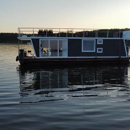 Hausboot-urlaub24 De - Muritz, Festliegend Mit Sauna - Beiboot Buchbar *