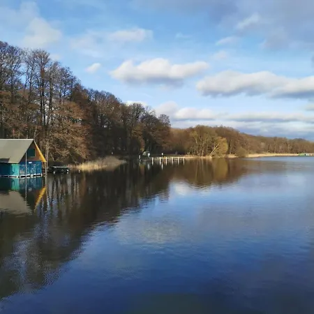 船上ホテル Hausboot-urlaub24 De - Muritz, Festliegend Mit Sauna - Beiboot Buchbar